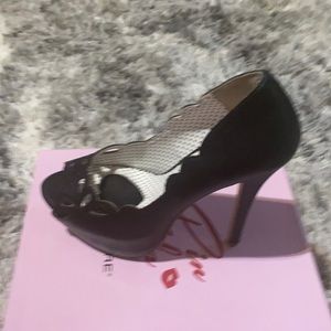 Brand New Bella 30 Heels Size 8 Black